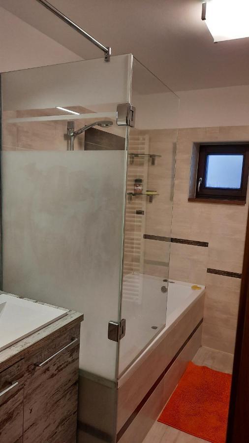 Aranypatak Apartmanhaz Szombathely Exterior foto
